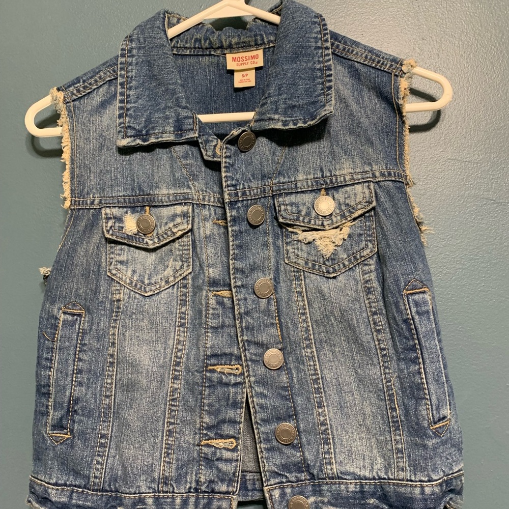 Sleeveless jean jacket